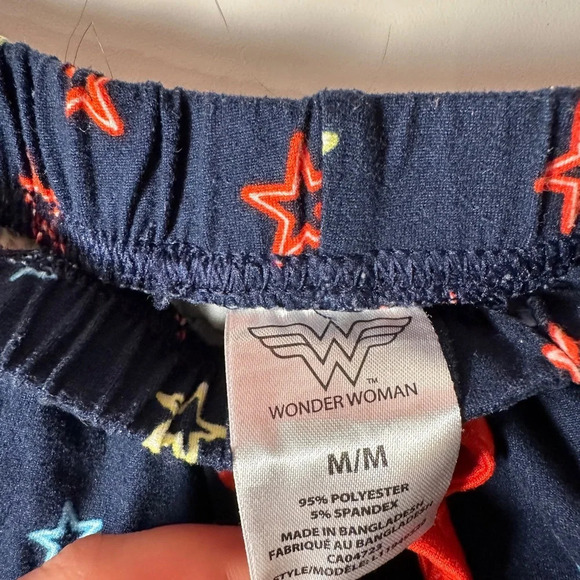 Wonder Woman  2 piece Pyjama women’s size M - Picture 5 of 7
